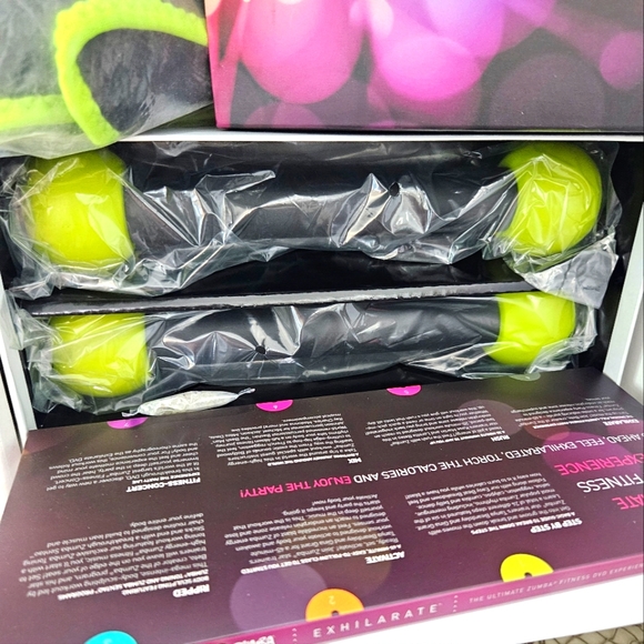 ZUMBA Fitness Exhilarate - DVD Set - Picture 4 of 8